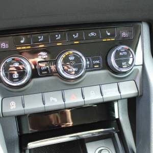 Škoda Karoq 1.6 TDi DSG Style *LED, NAVIGACIJA, KAMERA*