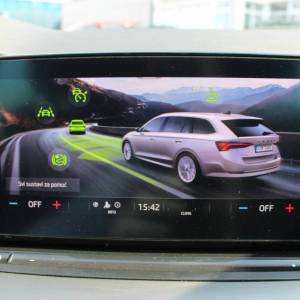 Škoda Octavia Combi 2.0 TDi DSG 150ks *LED, NAVIGACIJA*