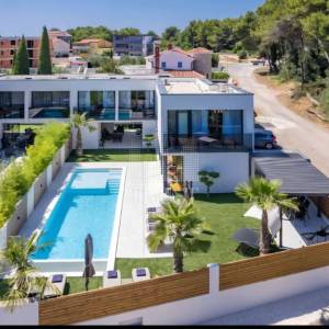 Sofisticirana dizajnerska vila s bazenom-Medulin