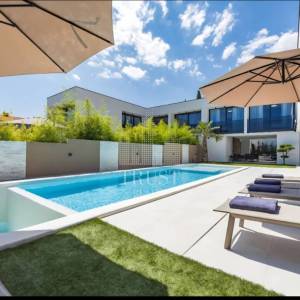 Sofisticirana dizajnerska vila s bazenom-Medulin