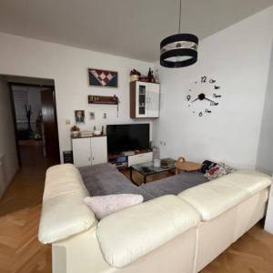 Špansko-Oranice, 3S stan 65m2 s loggiom, spremište, bez provizije