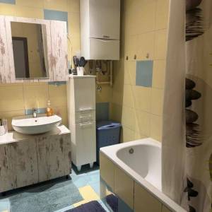 Špansko-Oranice, 3S stan 65m2 s loggiom, spremište, bez provizije