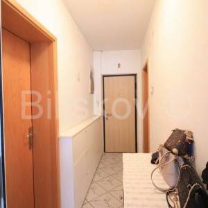 Split, Bol, dvosoban stan 55 m2 na 4.katu 