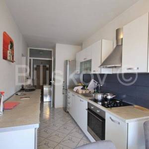 Split, Bol, dvosoban stan 55 m2 na 4.katu 