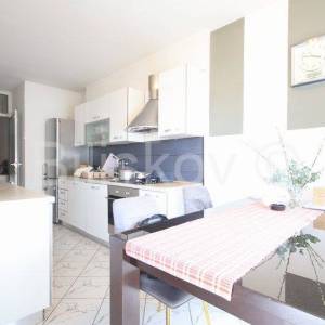 Split, Bol, dvosoban stan 55 m2 na 4.katu 