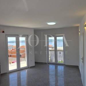 Stan Crikvenica 36 m² – pogled na more, lođa, top lokacija Duga