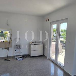 Stan Crikvenica 36 m² – pogled na more, lođa, top lokacija Duga