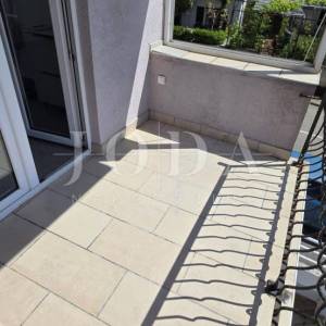 Stan Crikvenica 36 m² – pogled na more, lođa, top lokacija Duga