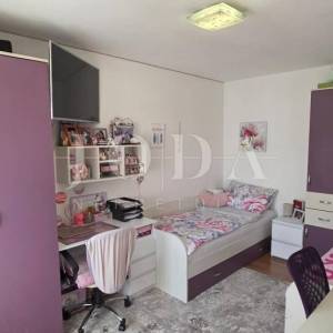 Stan Crikvenica, 71 m², mirna lokacija, parking – turistički potencijal