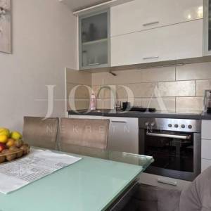 Stan Crikvenica, 71 m², mirna lokacija, parking – turistički potencijal