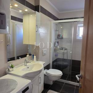 Stan Crikvenica, 71 m², mirna lokacija, parking – turistički potencijal