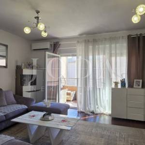 Stan Crikvenica, 71 m², mirna lokacija, parking – turistički potencijal