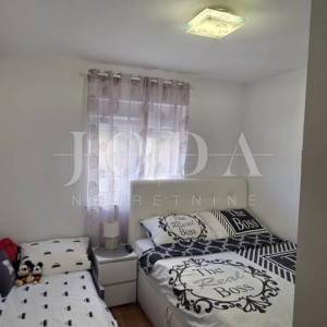 Stan Crikvenica, 71 m², mirna lokacija, parking – turistički potencijal