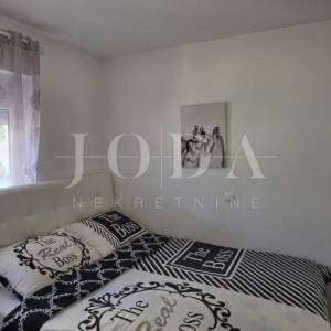 Stan Crikvenica, 71 m², mirna lokacija, parking – turistički potencijal