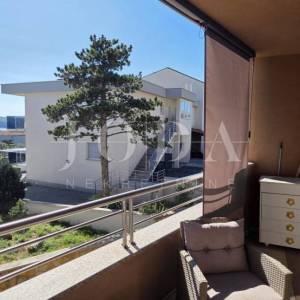 Stan Crikvenica, 71 m², mirna lokacija, parking – turistički potencijal