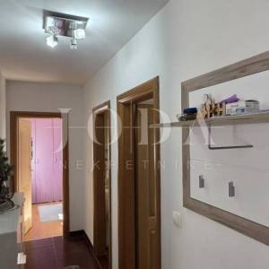 Stan Crikvenica, 71 m², mirna lokacija, parking – turistički potencijal