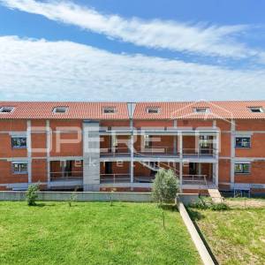 Stan s pogledom na more i galerijom – Medulin (300m od plaže, 77,76m2)