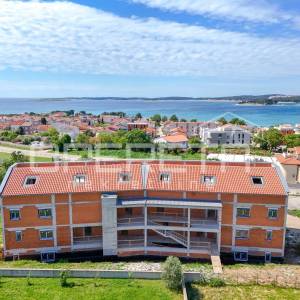 Stan s pogledom na more i galerijom – Medulin (300m od plaže, 77,76m2)