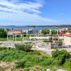 Stan s pogledom na more i galerijom – Medulin (300m od plaže, 77,76m2)