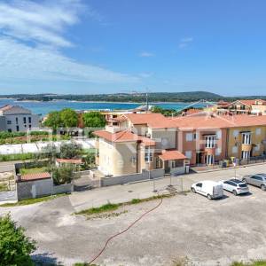 Stan s pogledom na more i galerijom – Medulin (300m od plaže, 84,19 m2)