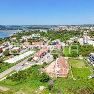 Stan s pogledom na more i galerijom – Medulin (300m od plaže, 97,04 m2)