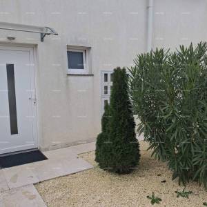 Stan s vrtom i parkirnim mjestom, blizina Pule 4 km.