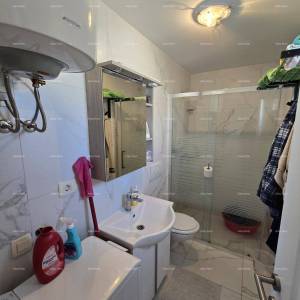 Stan s vrtom i parkirnim mjestom, blizina Pule 4 km.