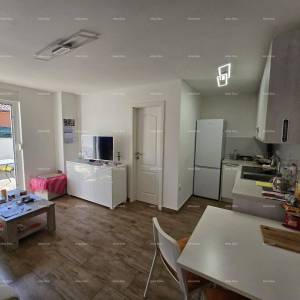 Stan s vrtom i parkirnim mjestom, blizina Pule 4 km.