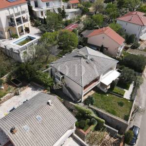 Stan sa garažom 200m od mora