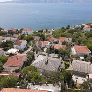 Stan sa garažom 200m od mora