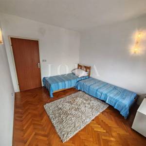 Stan sa garažom 200m od mora