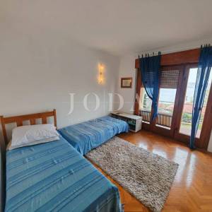 Stan sa garažom 200m od mora