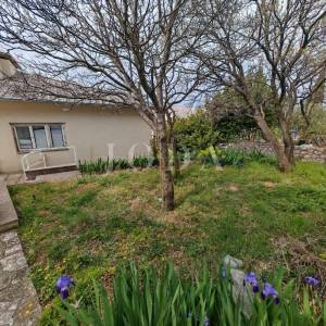 Stan sa garažom 200m od mora