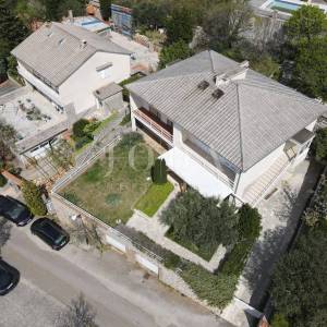 Stan sa garažom 200m od mora