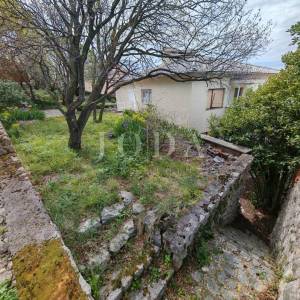 Stan sa garažom 200m od mora