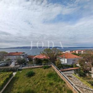 Stan sa garažom 200m od mora