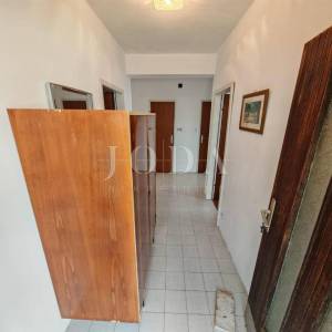 Stan sa garažom 200m od mora