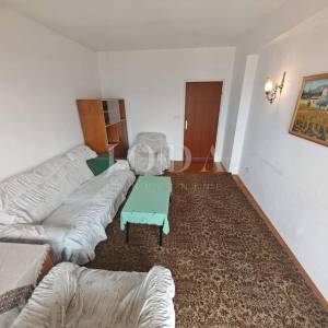 Stan sa garažom 200m od mora