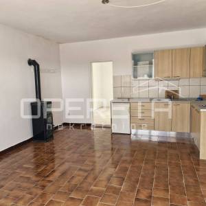 Stan u manjoj stambenoj zgradi s vrtom – Sv Antun, Korčula