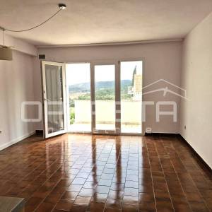 Stan u manjoj stambenoj zgradi s vrtom – Sv Antun, Korčula