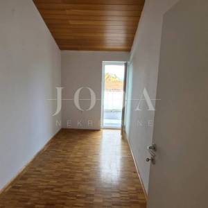 Stan u Selcu na prodaju, odlična lokacija i pogled na more