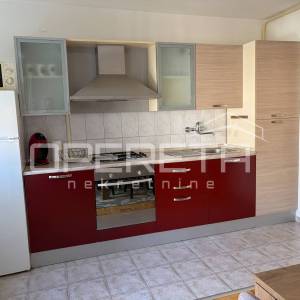 STAN, VOLOVČICA, NAJAM. Iznajmljuje se uredan i opremljan stan na 3 katu neboder