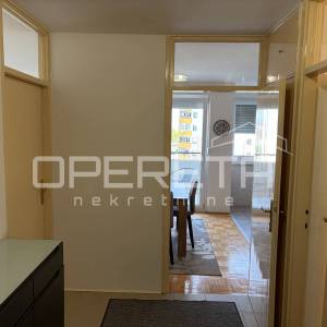 STAN, VOLOVČICA, NAJAM. Iznajmljuje se uredan i opremljan stan na 3 katu neboder