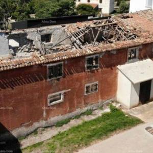 Stara kuća u nizu, odlična investicija! Umag!