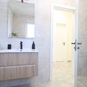 Štinjan, NOVA kuća s bazenom blizu mora