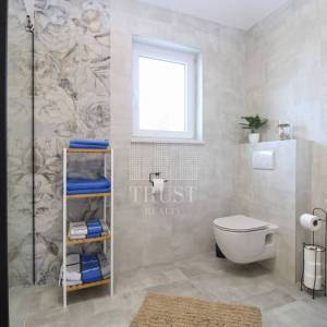 Štinjan, NOVA kuća s bazenom blizu mora