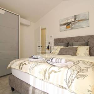 Štinjan, NOVA kuća s bazenom blizu mora