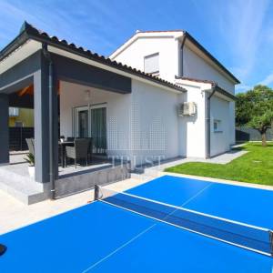 Štinjan, NOVA kuća s bazenom blizu mora