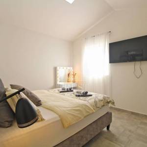 Štinjan, NOVA kuća s bazenom blizu mora