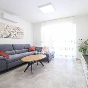 Štinjan, NOVA kuća s bazenom blizu mora